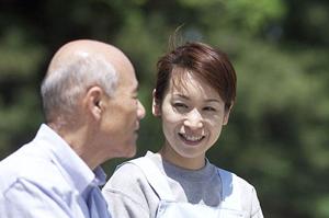 初めての補聴器を正しく選ぶためには